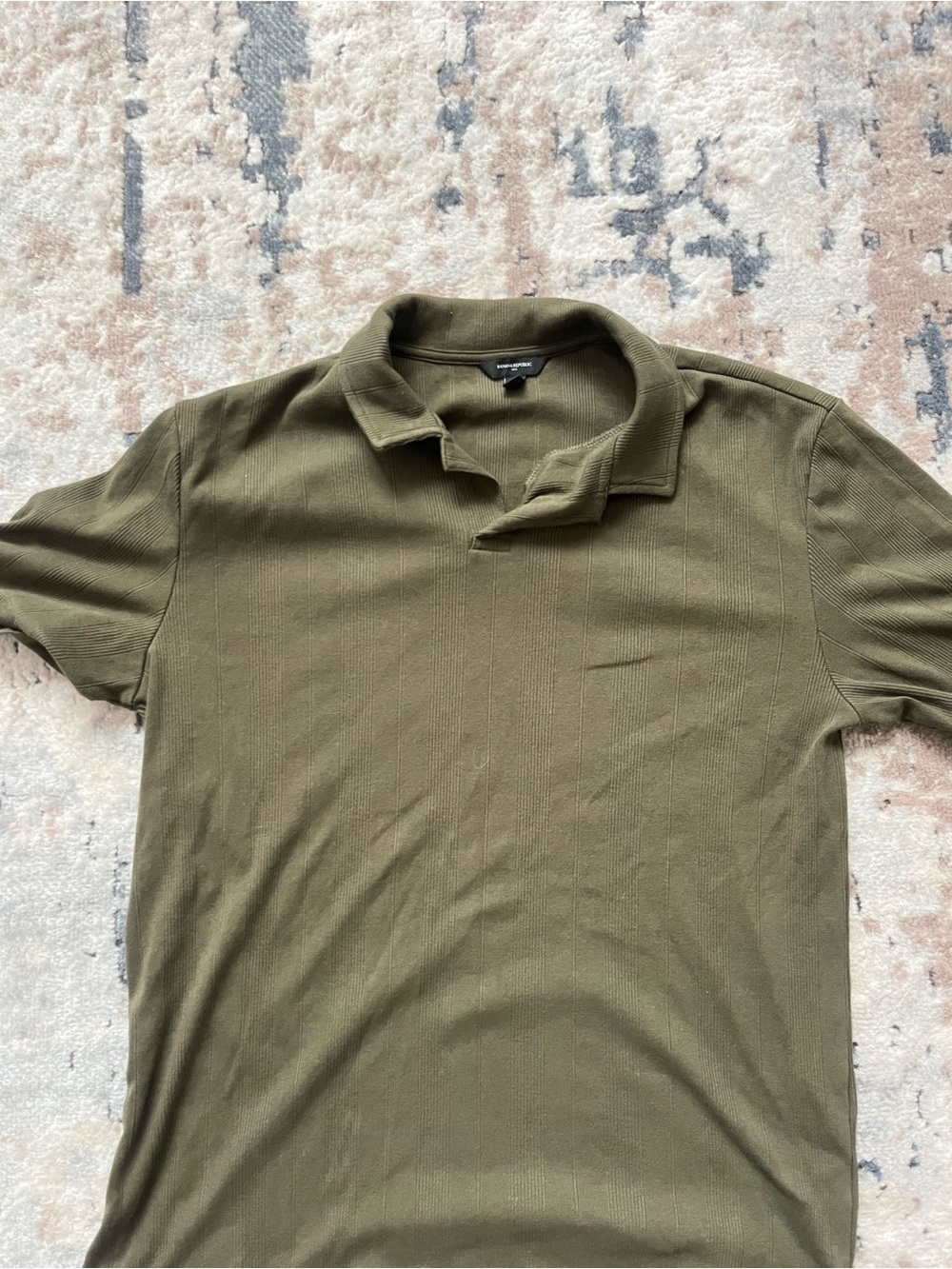 Banana Republic Men's Olive Green Polo Shirt - Classic Knit